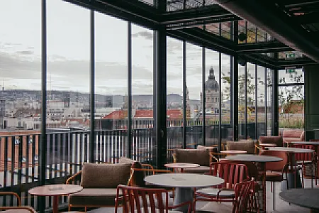 Saddle & Sky Rooftop Bar