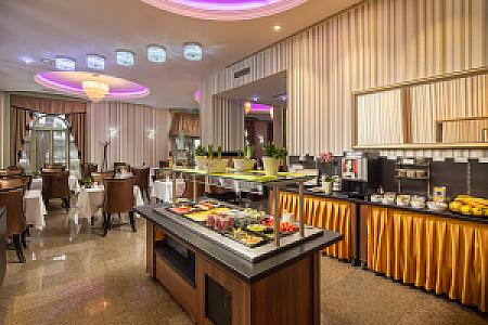 Glorius Étterem + Terasz