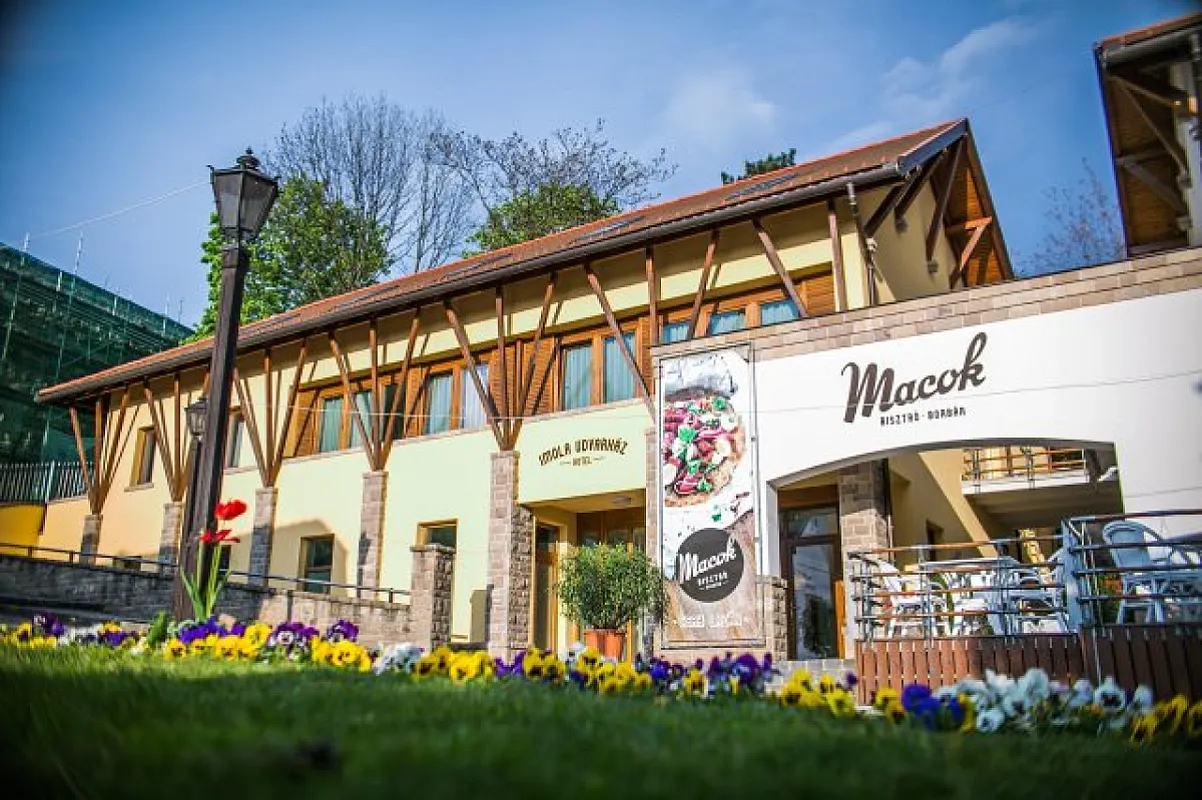 Imola Udvarház