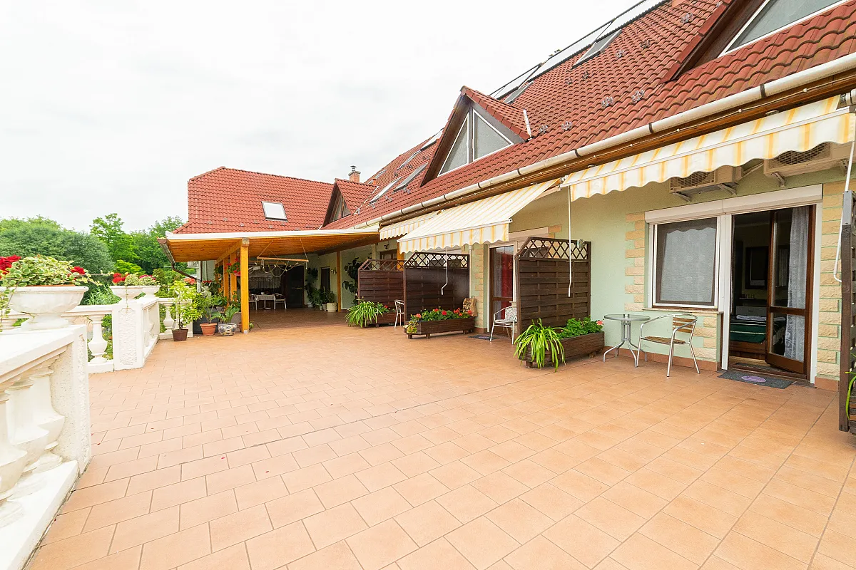 Le Rose Hotel