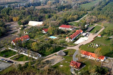 Sarlóspuszta Club Hotel