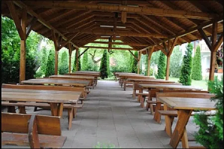 Idilli Pihenőpark Lovastanya és Panzió