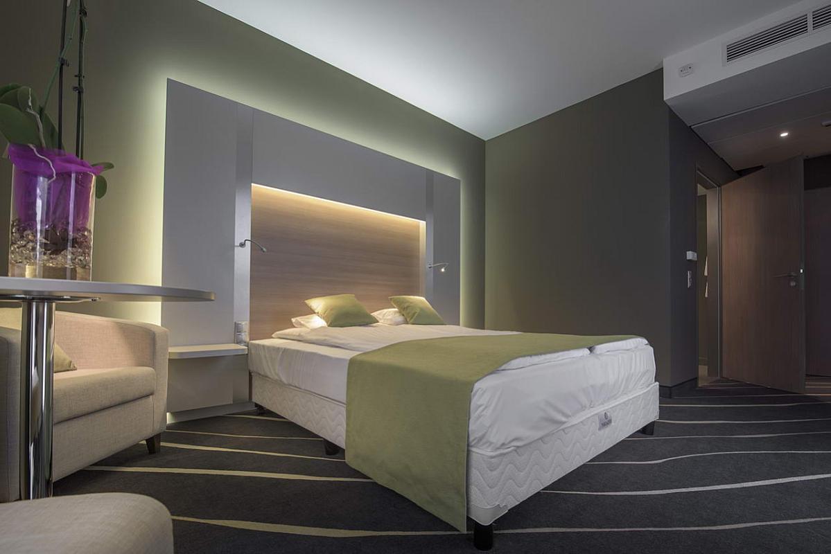 Best Western Plus Lakeside Hotel