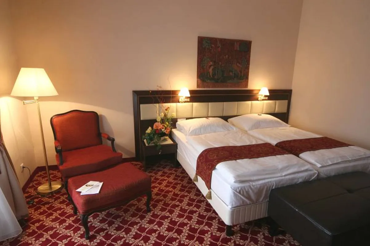 Kristály Imperial Hotel és Pálma Rendezvényház