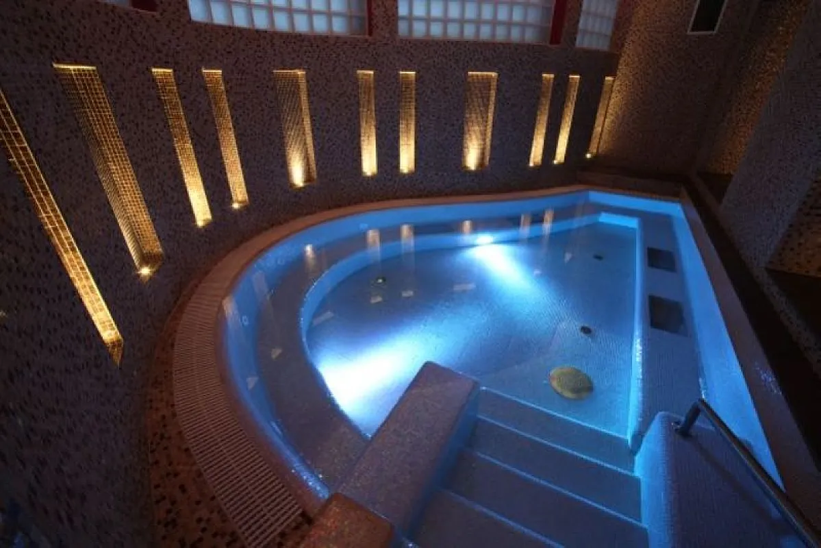 Kristály Imperial Hotel és Pálma Rendezvényház
