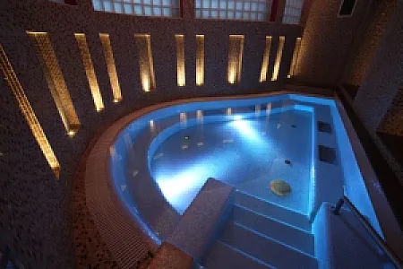 Kristály Imperial Hotel és Pálma Rendezvényház