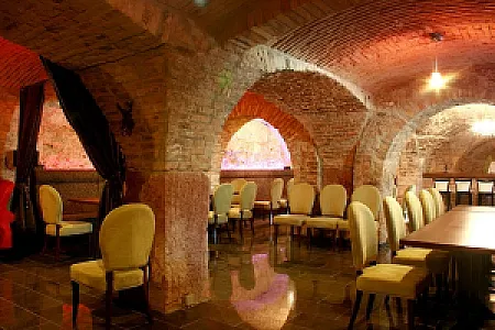Kristály Imperial Hotel és Pálma Rendezvényház