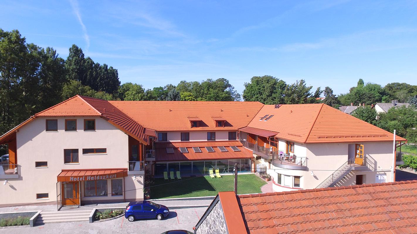 Hotel Halászkert