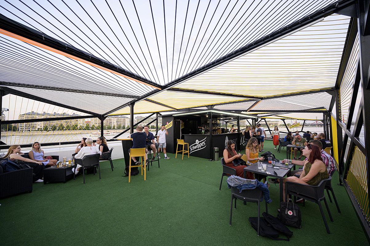 Schweppes terasz