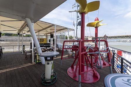 Orrterasz koktélbárral