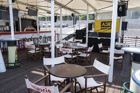 Orrterasz koktélbárral