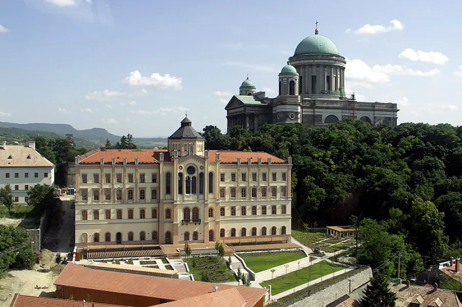 Szent Adalbert Rendezvényközpont