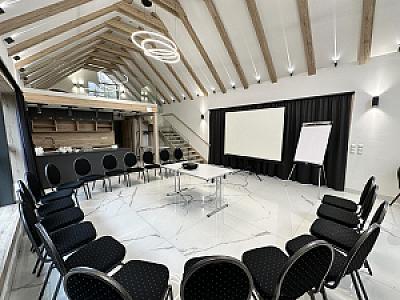 Clintonit rendezvényterem