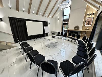 Clintonit rendezvényterem