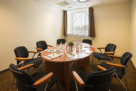 Expo Tower by Mellow Mood Hotels meeting room