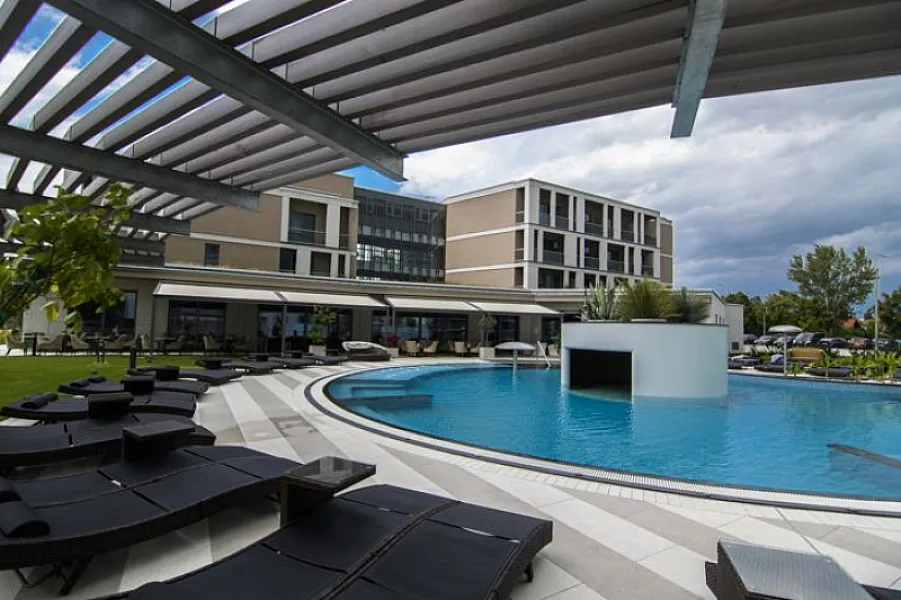 Aura Hotel