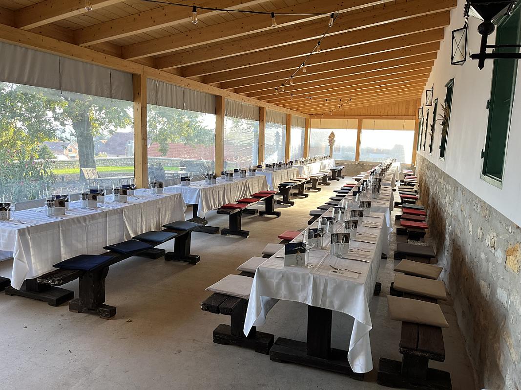 Borkert fedett terasz