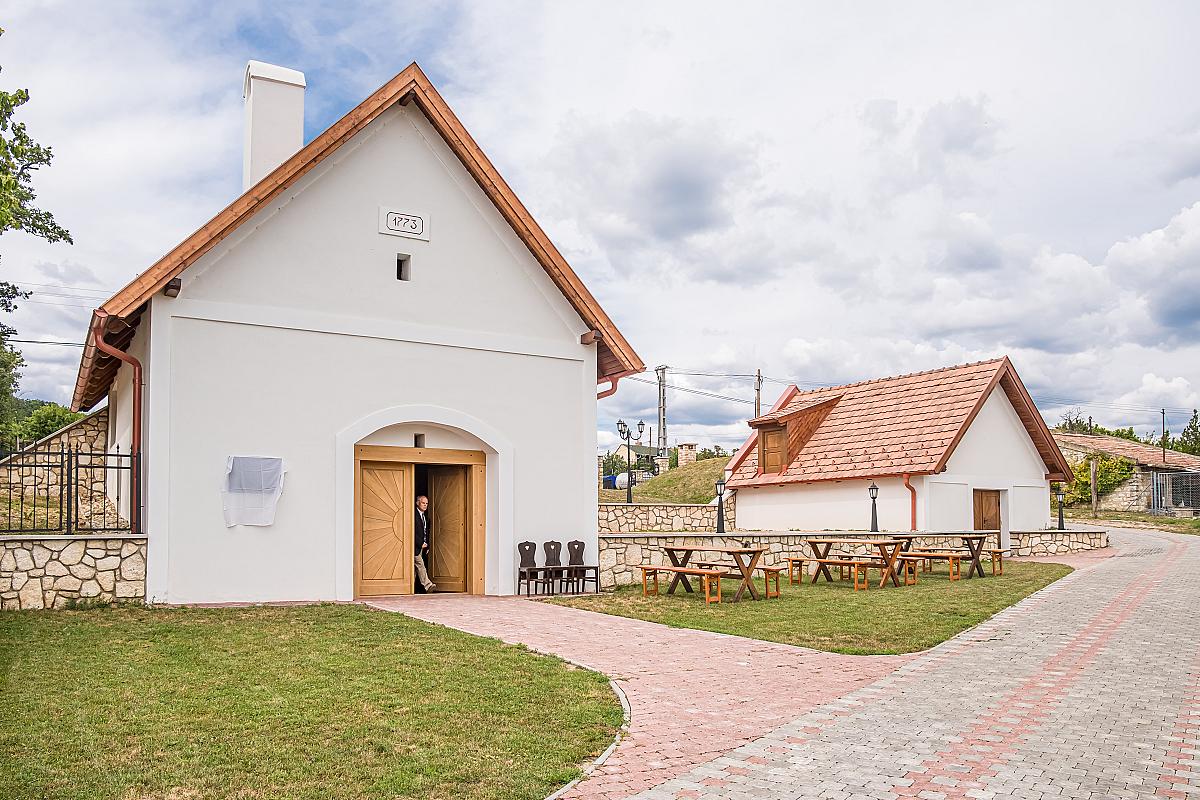 Darab Pince terembérlés