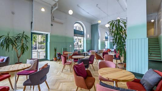 Kávézó+közösségi tér