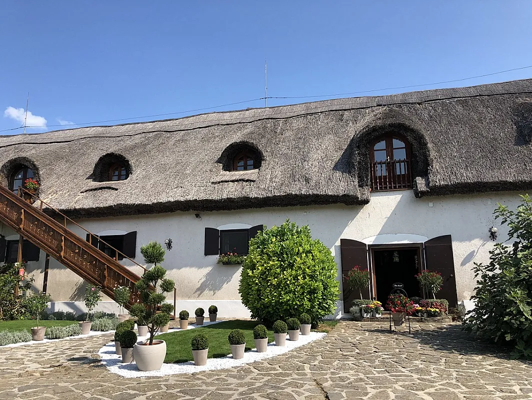 The Houses of History – anno 1830