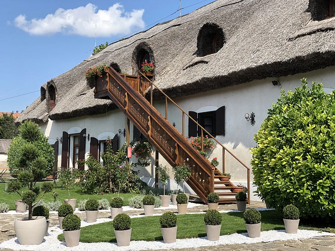 The Houses of History – anno 1830
