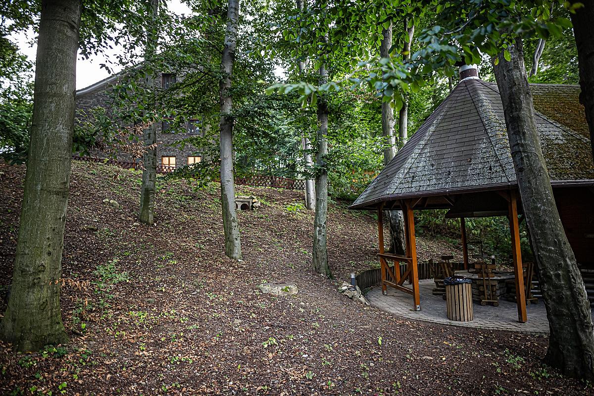 4 Évszak Hegyihotel