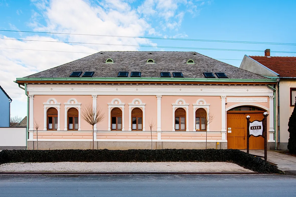 Knáb Panzió