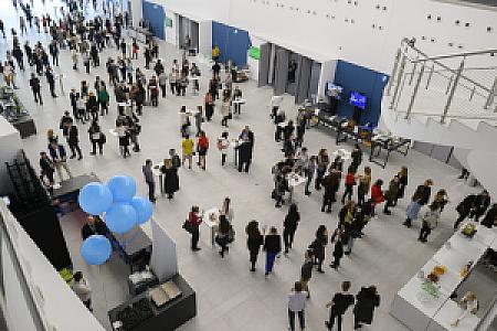 C Kongresszusi Központ Földszint F foyer