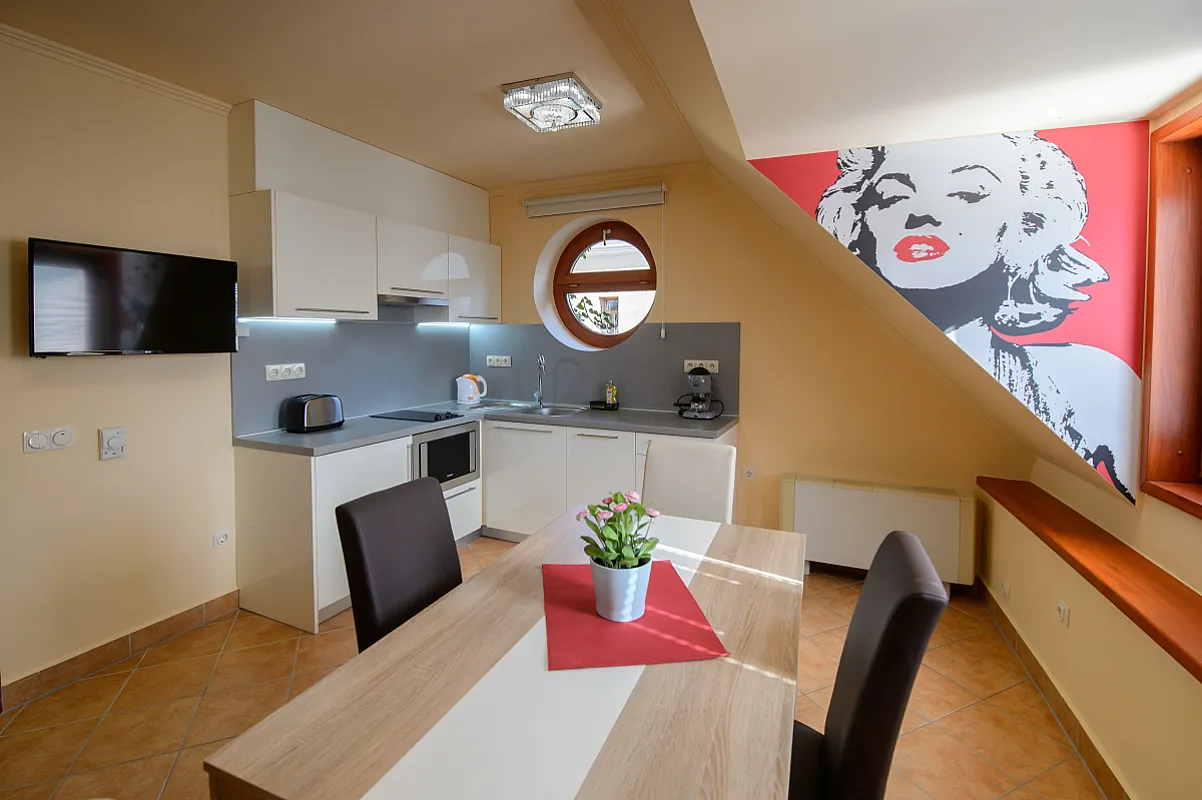 HR Apartmanház
