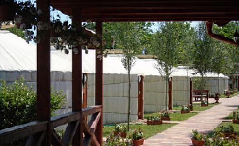 Cserkeszőlő Fürdő és Gyógyászati Központ Jurta Tábor