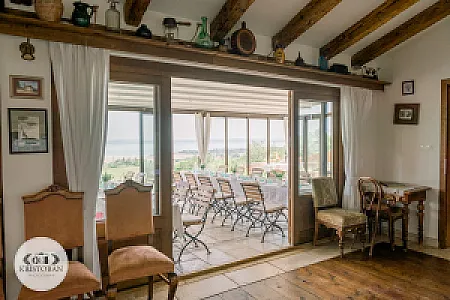 Petrányi Borterasz