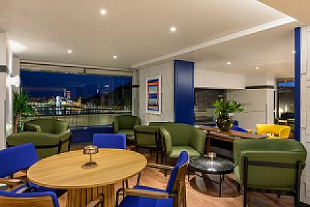 Liz & Chain Rooftop Bar