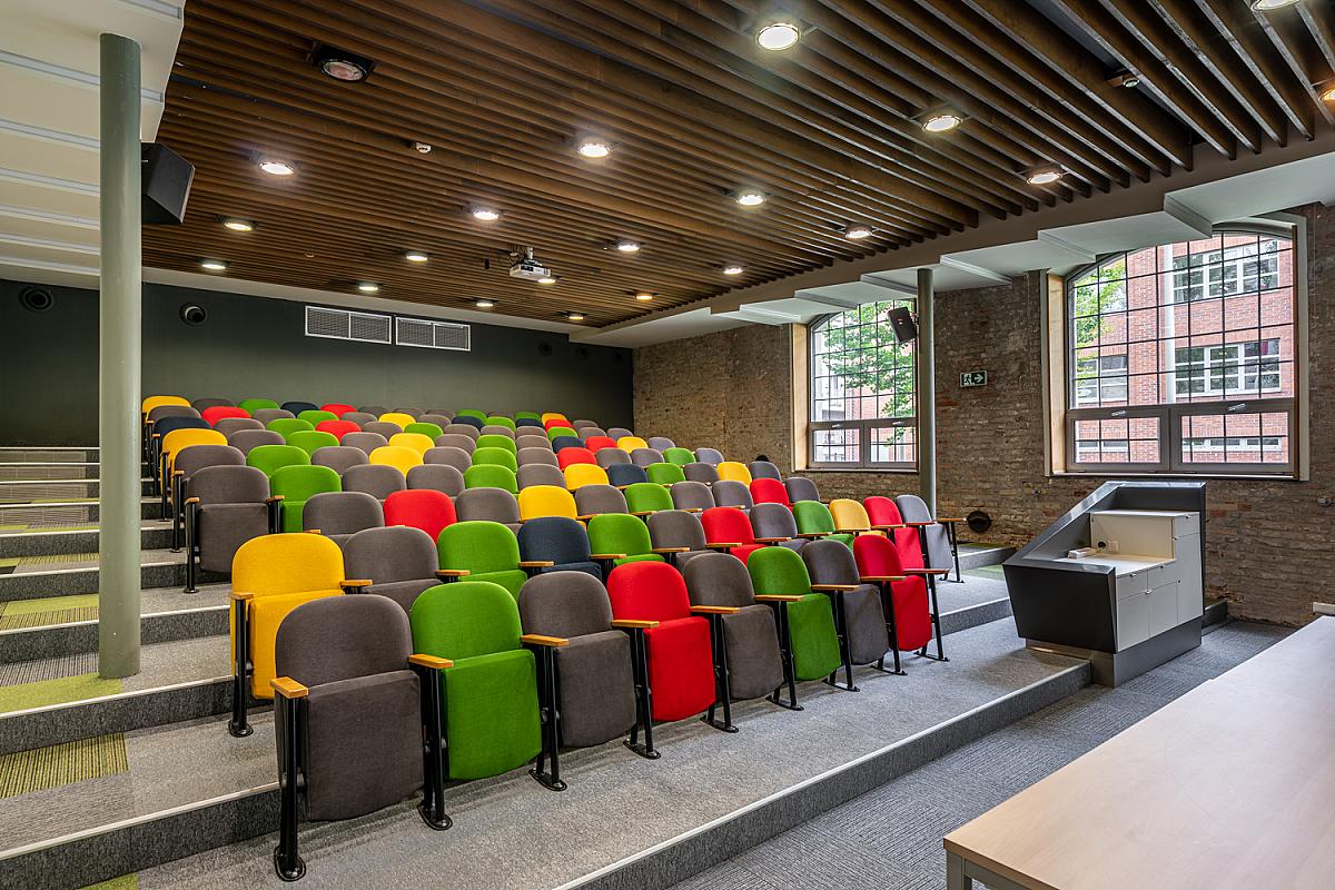 D épület - Üvegcsarnok