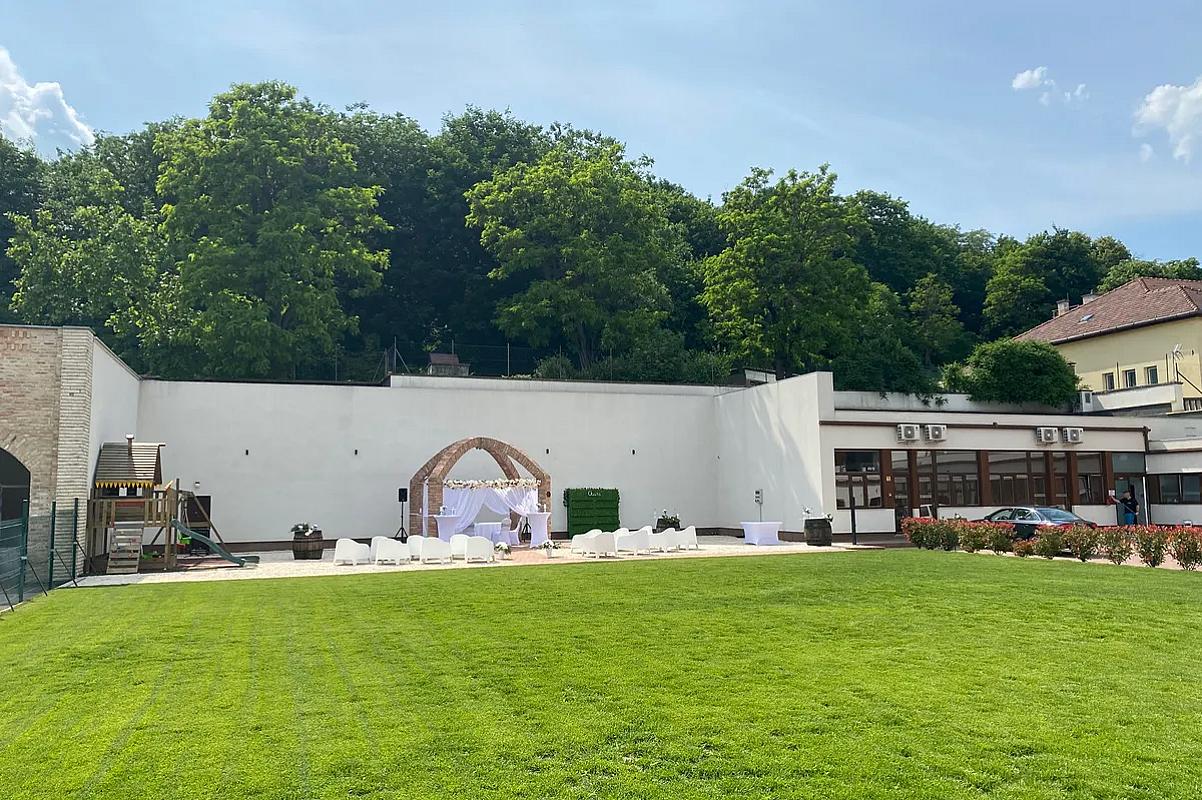 22 Rendezvényközpont & Boutique Hotel