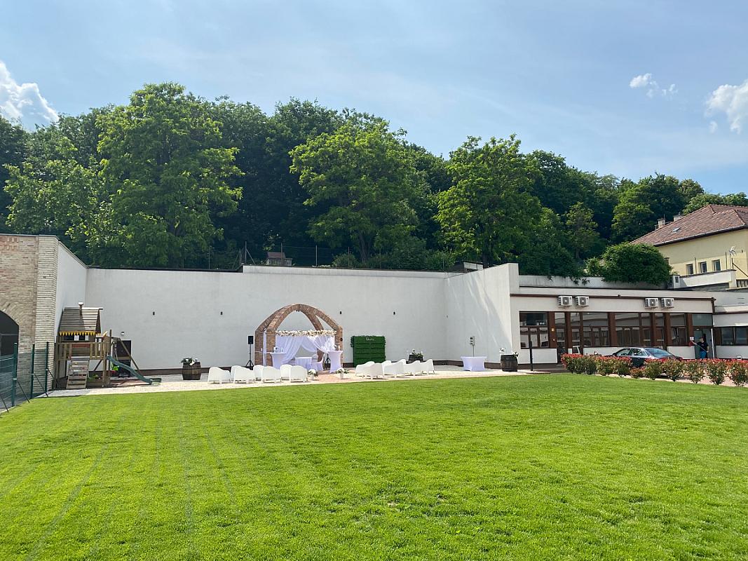 François díszterem