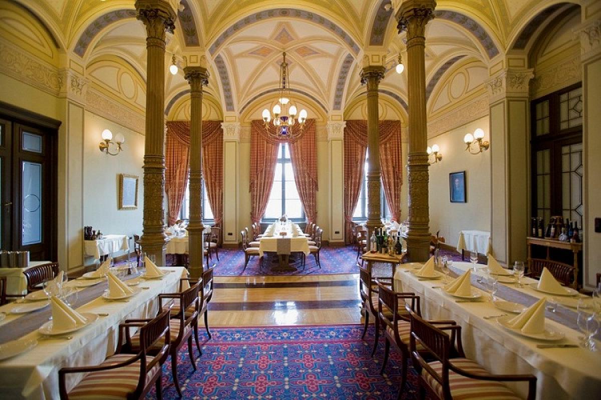 Akadémia Klub Középső Étterem