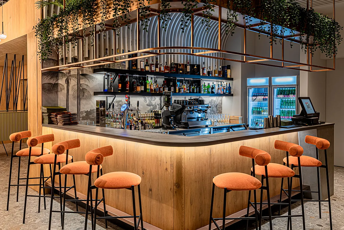 REED Luxury Hotel & Bistro
