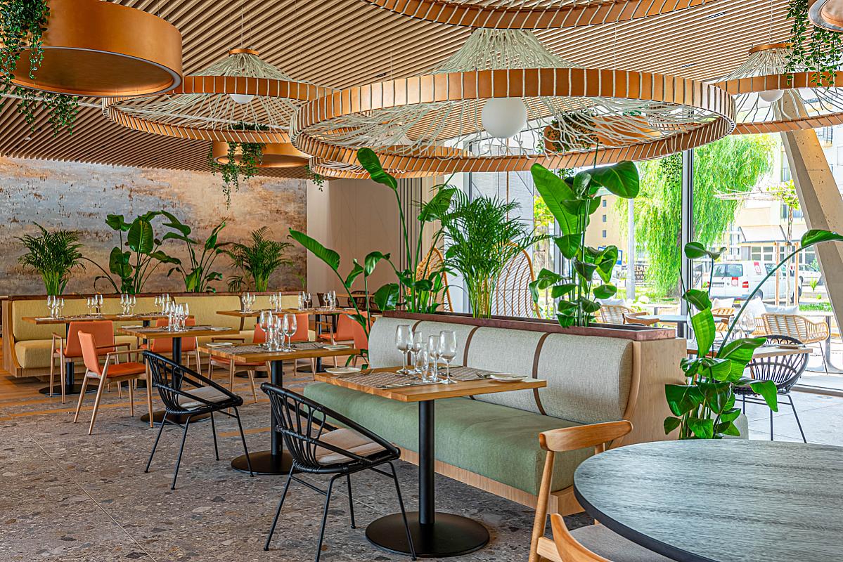 REED Luxury Hotel & Bistro