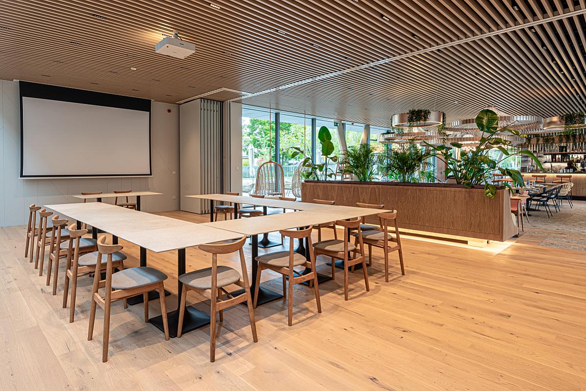 REED Luxury Hotel & Bistro