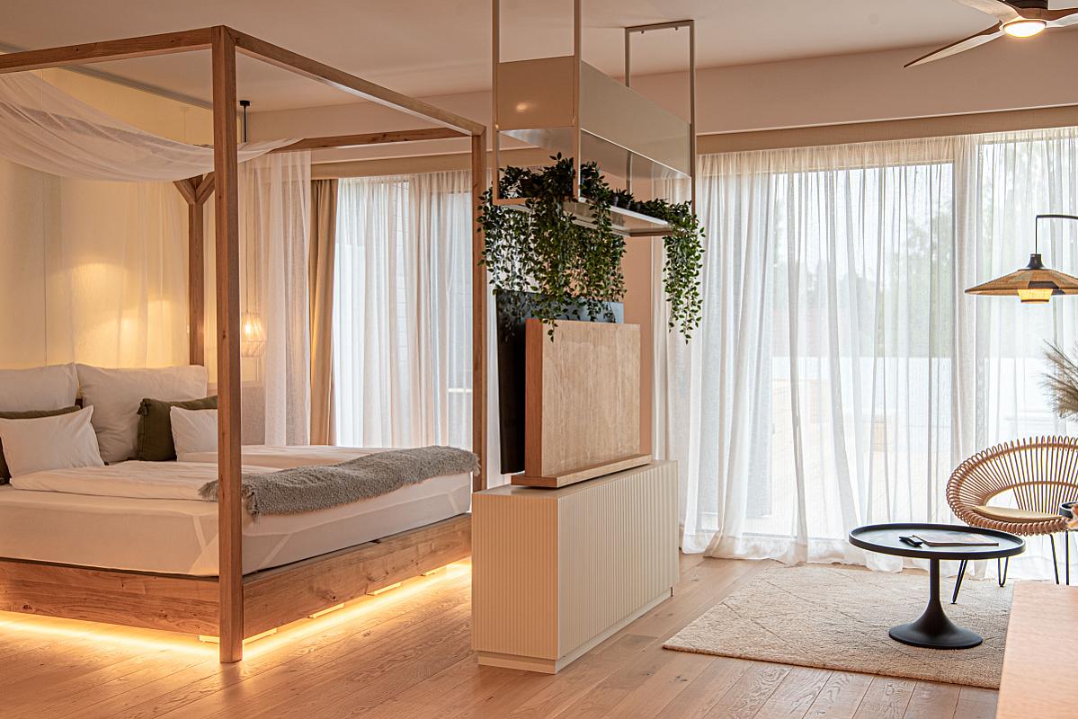 REED Luxury Hotel & Bistro