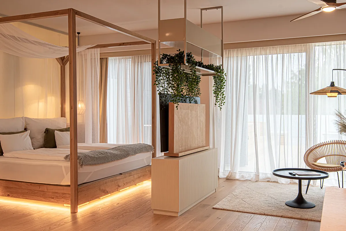 REED Luxury Hotel & Bistro