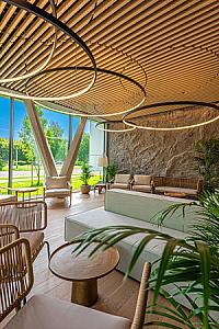 REED Luxury Hotel & Bistro