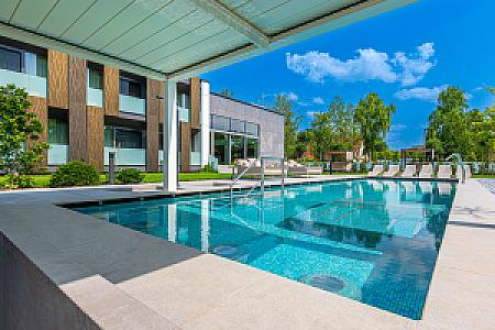 REED Luxury Hotel & Bistro