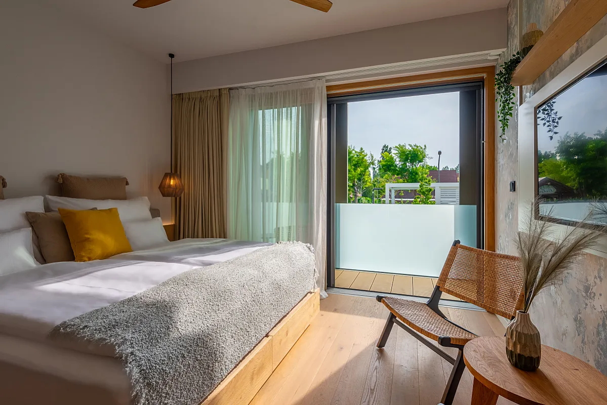 REED Luxury Hotel & Bistro